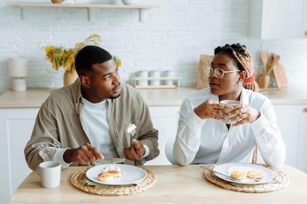 Real-life moment of a couple using FP Mom Tips to improve connection and build a happier relationship.